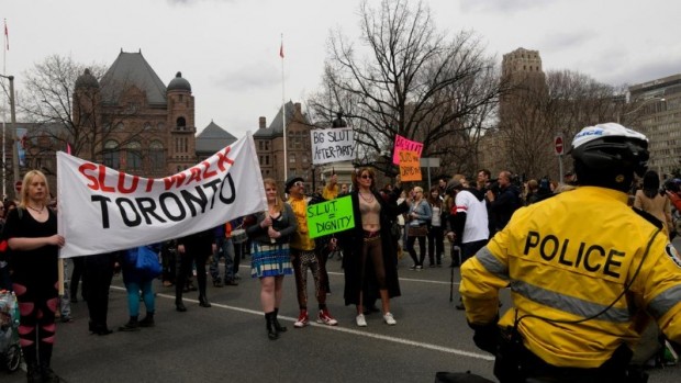 Vadia = dignidade - Marcha das Vadias em Toronto, a primeira de todas