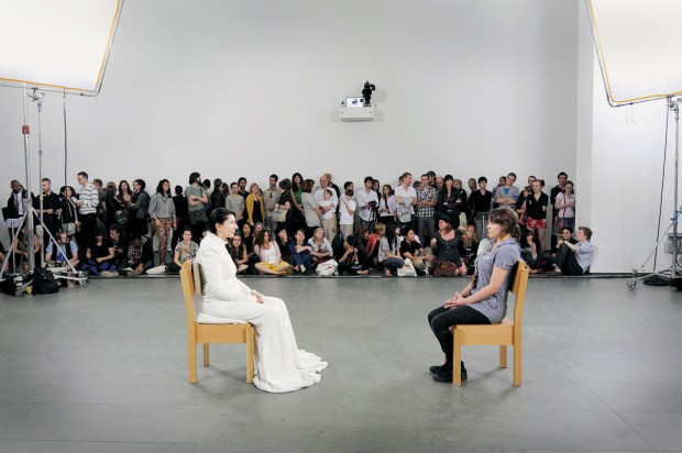 Durante a performance ''A artista está presente'', no MoMA de Nova York
